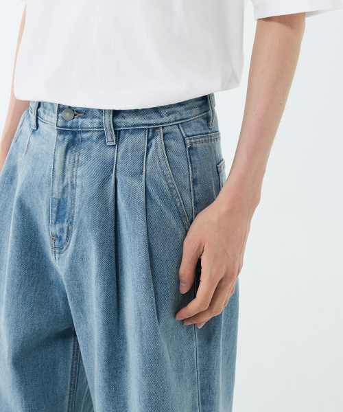MUSINSA STANDARD（ムシンサスタンダード）の「ツーピンタックワイドデニムパンツ [ライトインディゴ]（デニムパンツ・メンズ・その他・40/38/42/36/34/28/29/32/30/31/33/26/27）」の5枚目の写真