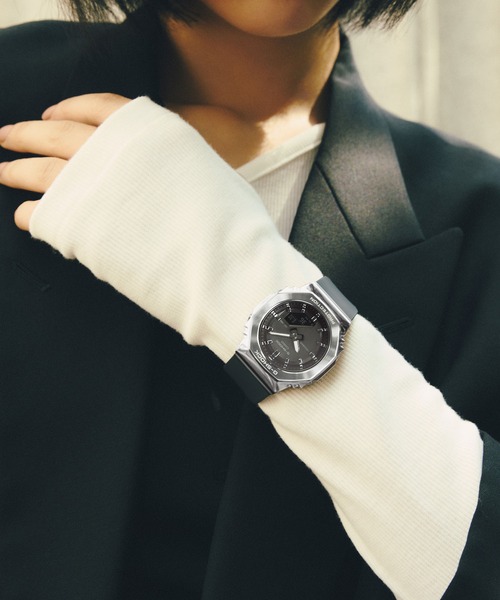 G-SHOCK(ジーショック)の「GM-S2110シリーズ / メタルベゼル / GM-S2110-1A1JF(アナログ腕時計・レディース・ブラック×シルバー・FREE)」の7枚目の写真