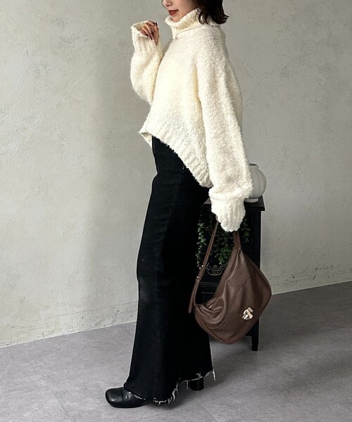 Thevon(ゼボン)の「ブークレヤーンオフタートルニット(ニット/セーター・レディース・アイボリー/ブルー/レッド/ブラウン・FREE)」の10枚目の写真