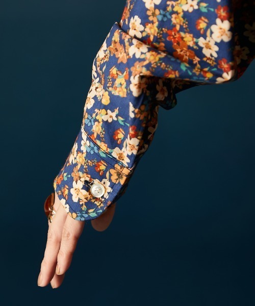 GEVS.（ジェイヴィス）の「綿100％フラワープリントフリルブラウス＜大きいサイズ有＞GEVS.（シャツ/ブラウス・レディース・アイボリー系/ブルー系・M/L/LL/3L/4L/5L）」の7枚目の写真