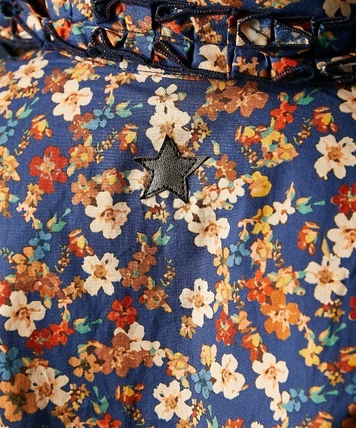 GEVS.（ジェイヴィス）の「綿100％フラワープリントフリルブラウス＜大きいサイズ有＞GEVS.（シャツ/ブラウス・レディース・アイボリー系/ブルー系・M/L/LL/3L/4L/5L）」の10枚目の写真