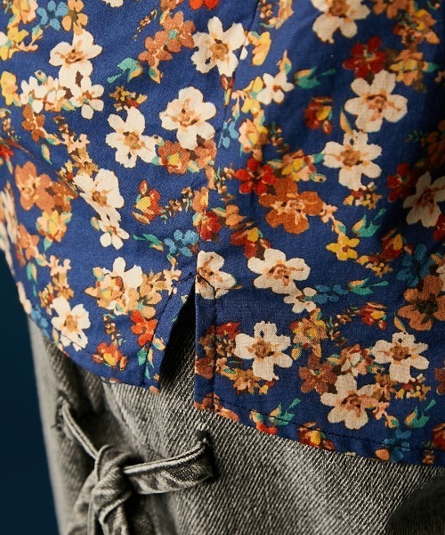 GEVS.（ジェイヴィス）の「綿100％フラワープリントフリルブラウス＜大きいサイズ有＞GEVS.（シャツ/ブラウス・レディース・アイボリー系/ブルー系・M/L/LL/3L/4L/5L）」の9枚目の写真