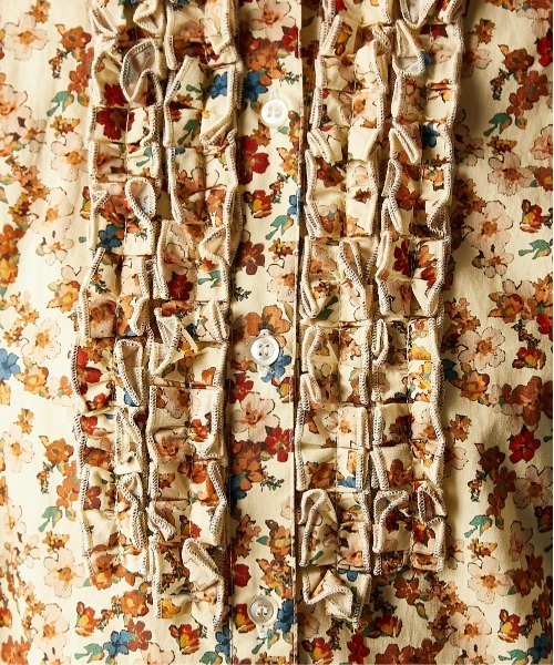 GEVS.（ジェイヴィス）の「綿100％フラワープリントフリルブラウス＜大きいサイズ有＞GEVS.（シャツ/ブラウス・レディース・アイボリー系/ブルー系・M/L/LL/3L/4L/5L）」の5枚目の写真