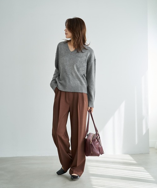 STYLE DELI(スタイルデリ)の「着やすいVネックニットトップス(Tシャツ/カットソー・レディース・オフホワイト/グレー/ベージュ・FREE)」の4枚目の写真