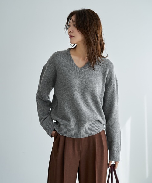 STYLE DELI(スタイルデリ)の「着やすいVネックニットトップス(Tシャツ/カットソー・レディース・オフホワイト/グレー/ベージュ・FREE)」の10枚目の写真
