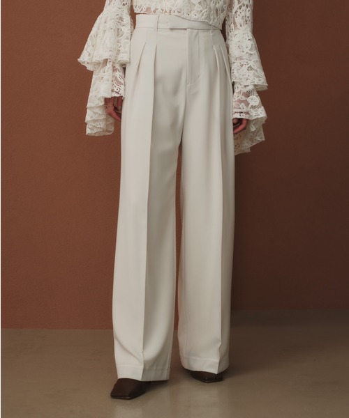 anuans（アニュアンス）の「ミッドウェイトツータックワイドパンツ