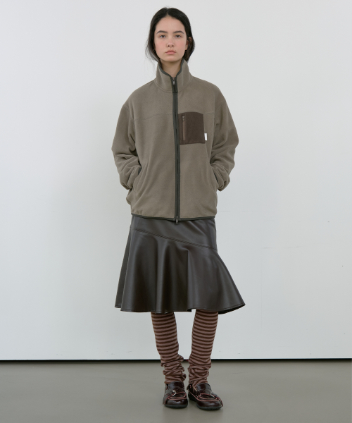 Majournee(マジョネ)の「OFFSET DETAIL LEATHER SKIRT_DARK BROWN(スカート・レディース・その他・MEDIUM/SMALL)」の4枚目の写真