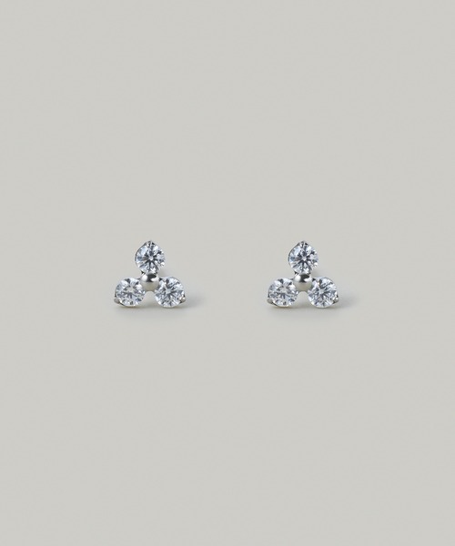 Jolie Toujours(ジョリトゥジュール)の「【汗や水に強い】<ステンレス>CZプチクローバーピアス(ピアス(両耳用)・レディース・シルバー/ピンクゴールド/ゴールド・FREE)」の2枚目の写真