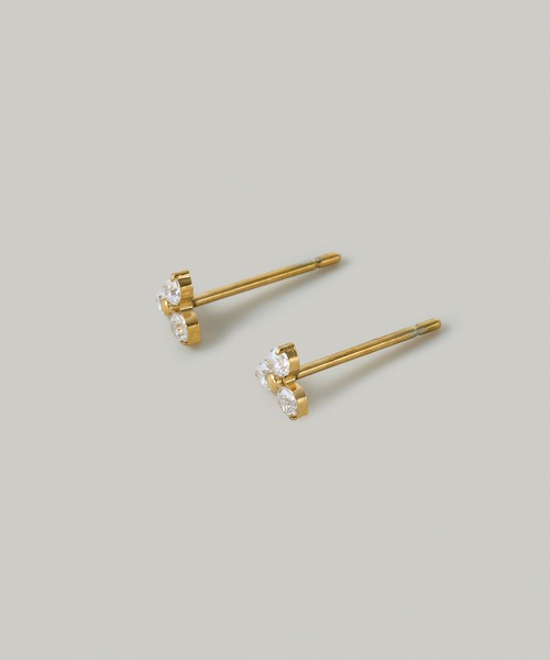 Jolie Toujours(ジョリトゥジュール)の「【汗や水に強い】<ステンレス>CZプチクローバーピアス(ピアス(両耳用)・レディース・シルバー/ピンクゴールド/ゴールド・FREE)」の5枚目の写真