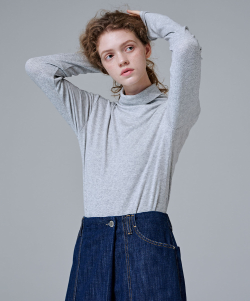 MALOUPE(マロップ)の「5109 テクスチャーロールネックTシャツ (グレー)(Tシャツ/カットソー・レディース・グレー・FREE)」の2枚目の写真