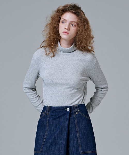 MALOUPE(マロップ)の「5109 テクスチャーロールネックTシャツ (グレー)(Tシャツ/カットソー・レディース・グレー・FREE)」の3枚目の写真