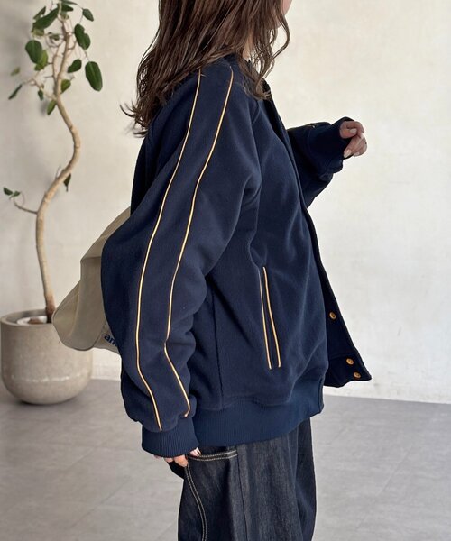 CPCM(シーピーシーエム)の「バックフラワーフリーススタジャン(ブルゾン・メンズ・アイボリー/ネイビー・LARGE/MEDIUM)」の6枚目の写真