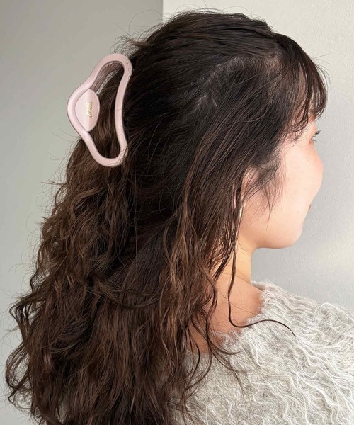 kutir(クティール)の「kutirlune/ラウンドヘアクリップ(バレッタ/ヘアクリップ・レディース・ブラック/ボルドー/ピンク・FREE)」の2枚目の写真