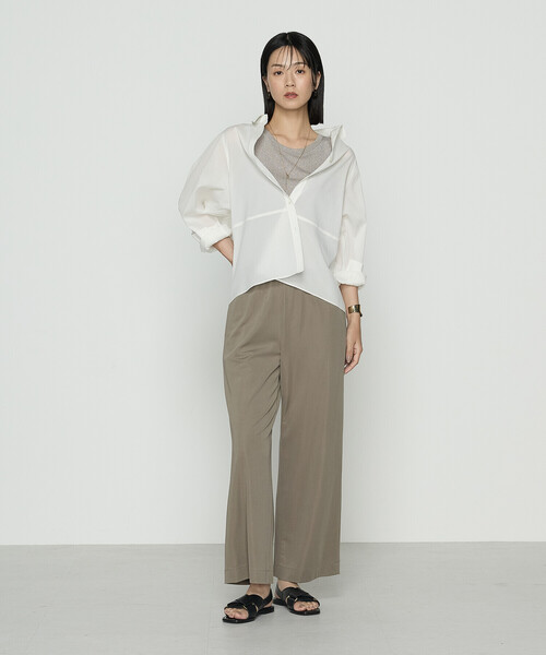 Gabardine K.T(ギャバジンケーティー)の「〔 +サイズ 〕 ドライオーガンジー ステッチワークドルマンシャツ(シャツ/ブラウス・レディース・オフホワイト/グレー/ブラック・13号)」の5枚目の写真