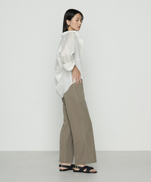 Gabardine K.T(ギャバジンケーティー)の「〔 +サイズ 〕 ドライオーガンジー ステッチワークドルマンシャツ(シャツ/ブラウス・レディース・オフホワイト/グレー/ブラック・13号)」の6枚目の写真