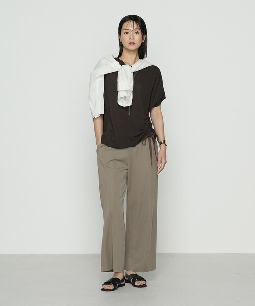 Gabardine K.T(ギャバジンケーティー)の「〔 +サイズ 〕 ドライオーガンジー ステッチワークドルマンシャツ(シャツ/ブラウス・レディース・オフホワイト/グレー/ブラック・13号)」の7枚目の写真