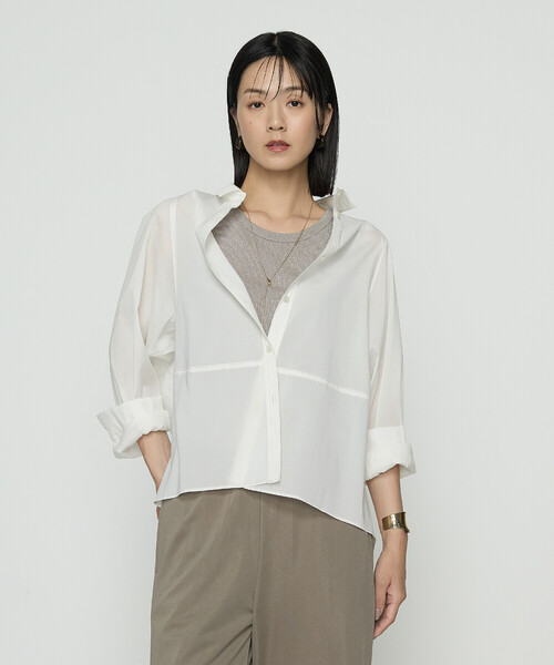 Gabardine K.T(ギャバジンケーティー)の「〔 +サイズ 〕 ドライオーガンジー ステッチワークドルマンシャツ(シャツ/ブラウス・レディース・オフホワイト/グレー/ブラック・13号)」の9枚目の写真