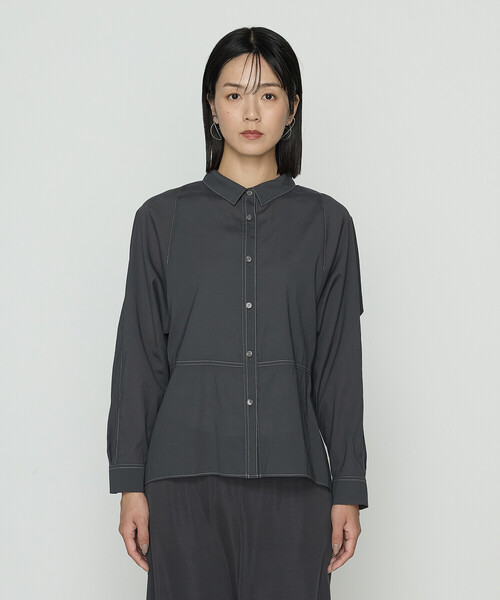 Gabardine K.T(ギャバジンケーティー)の「〔 +サイズ 〕 ドライオーガンジー ステッチワークドルマンシャツ(シャツ/ブラウス・レディース・オフホワイト/グレー/ブラック・13号)」の20枚目の写真