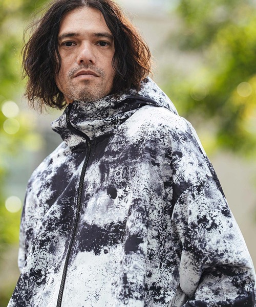CAMBIO(カンビオ)の「mj11327- Art Graphic Hooded Jacket フードジャケット(CAM26SS-002)(その他アウター・メンズ・ブルー系その他/ブラック系その他/オレンジ系その他・S/L/M)」の1枚目の写真