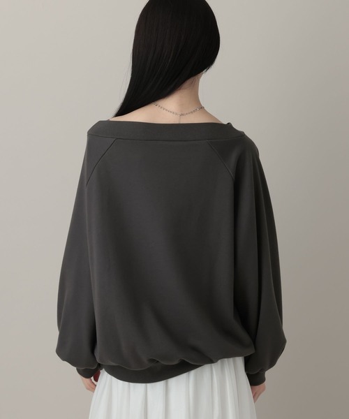 A part by（アパートバイ）の「オフショルルーズスウェット（スウェット・レディース・オフホワイト/ベージュ/チャコールグレー・FREE）」の12枚目の写真