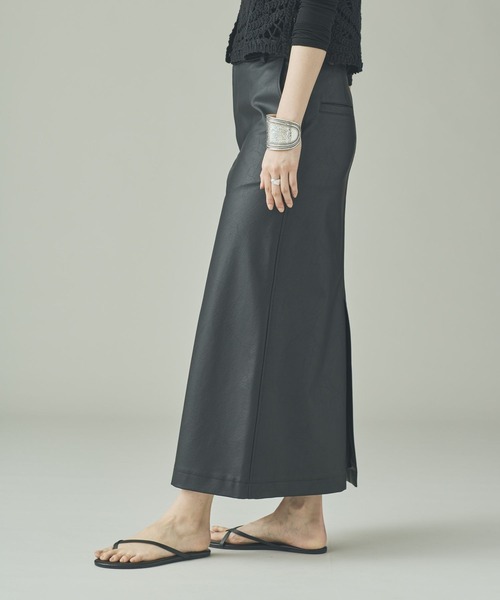 Curensology（カレンソロジー）の「Curensology(カレンソロジー)/ヴィンテージフェイクレザースカート（スカート・レディース・キャメル/ブラック・FREE）」の4枚目の写真