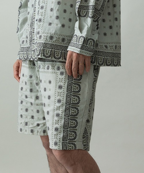 EGO TRIPPING(エゴトリッピング)の「mp14647- VINTAGEBANDANA SHORTS ショートパンツ(626653)(その他パンツ・メンズ・アイボリー/ネイビー系・33/31/29)」の9枚目の写真
