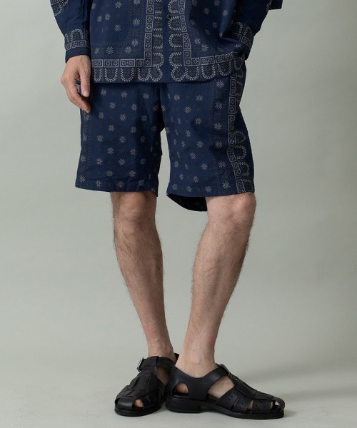 EGO TRIPPING(エゴトリッピング)の「mp14647- VINTAGEBANDANA SHORTS ショートパンツ(626653)(その他パンツ・メンズ・アイボリー/ネイビー系・33/31/29)」の13枚目の写真