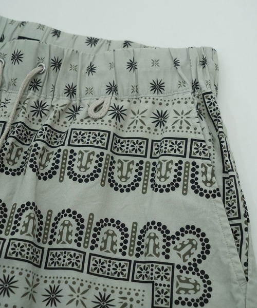 EGO TRIPPING(エゴトリッピング)の「mp14647- VINTAGEBANDANA SHORTS ショートパンツ(626653)(その他パンツ・メンズ・アイボリー/ネイビー系・33/31/29)」の17枚目の写真