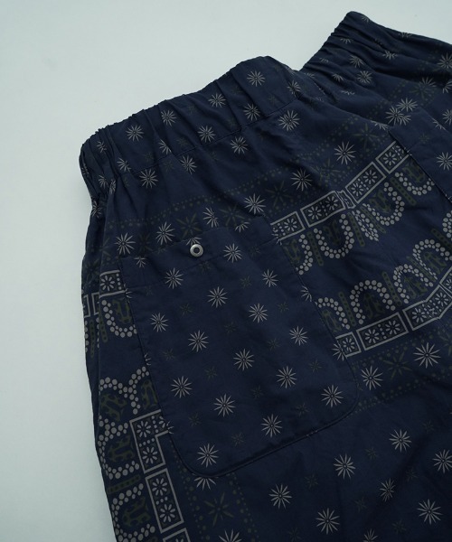 EGO TRIPPING(エゴトリッピング)の「mp14647- VINTAGEBANDANA SHORTS ショートパンツ(626653)(その他パンツ・メンズ・アイボリー/ネイビー系・33/31/29)」の5枚目の写真