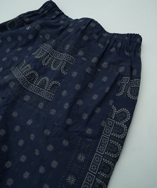 EGO TRIPPING(エゴトリッピング)の「mp14647- VINTAGEBANDANA SHORTS ショートパンツ(626653)(その他パンツ・メンズ・アイボリー/ネイビー系・33/31/29)」の6枚目の写真