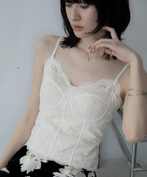 VACANCY（ヴァカンシー）の「コルセットライクレースキャミソール/カップ付きインナー（キャミソール・レディース・ホワイト/ブラック・MEDIUM）」の2枚目の写真