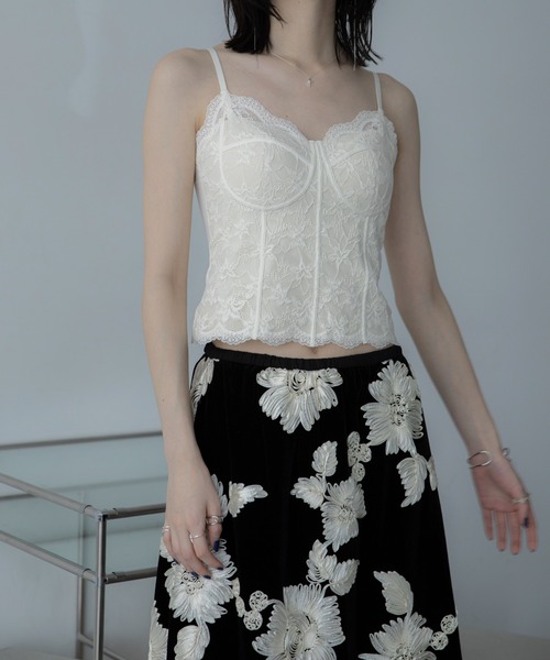 VACANCY（ヴァカンシー）の「コルセットライクレースキャミソール/カップ付きインナー（キャミソール・レディース・ホワイト/ブラック・MEDIUM）」の21枚目の写真
