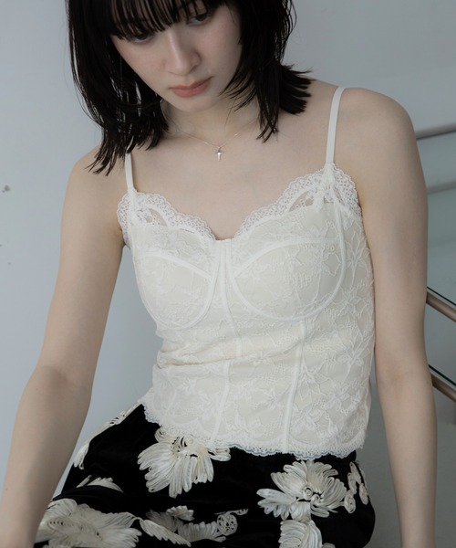 VACANCY（ヴァカンシー）の「コルセットライクレースキャミソール/カップ付きインナー（キャミソール・レディース・ホワイト/ブラック・MEDIUM）」の12枚目の写真