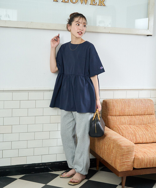 FREAK'S STORE(フリークスストア)の「限定展開 Champion × FREAK'S STORE/チャンピオン 別注 ギャザー切り替え チュニック(Tシャツ/カットソー・レディース・オフホワイト/ブラック/ライトグレー/グリーン/ネイビー・フリ-)」の22枚目の写真