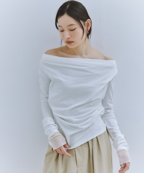 Obis&(オビスアンド)の「【2WAY】袖レイヤードオフショルトップス(Tシャツ/カットソー・レディース・アイボリー/チャコール・FREE)」の6枚目の写真