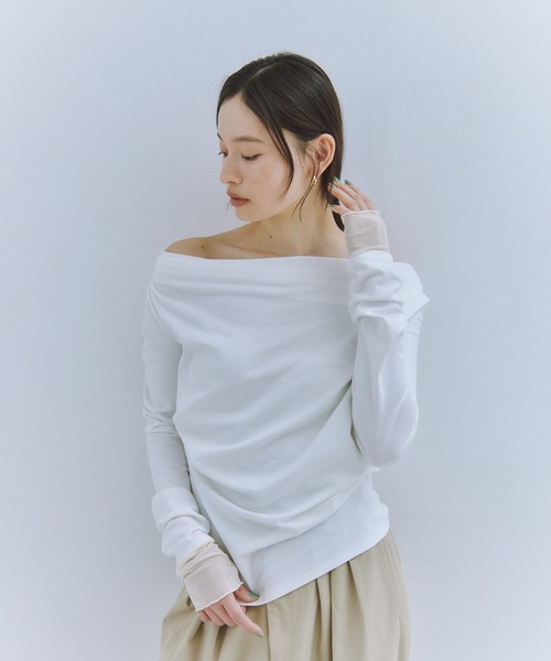Obis&(オビスアンド)の「【2WAY】袖レイヤードオフショルトップス(Tシャツ/カットソー・レディース・アイボリー/チャコール・FREE)」の7枚目の写真