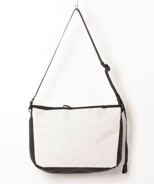 THE NORTH FACE(ザノースフェイス)の「THE NORTH FACE/ザ・ノース・フェイス ショルダーバック LEAP SHOULDER NM72601(ショルダーバッグ・メンズ・ブラック/オフホワイト・FREE)」の5枚目の写真