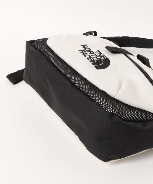THE NORTH FACE(ザノースフェイス)の「THE NORTH FACE/ザ・ノース・フェイス ショルダーバック LEAP SHOULDER NM72601(ショルダーバッグ・メンズ・ブラック/オフホワイト・FREE)」の6枚目の写真