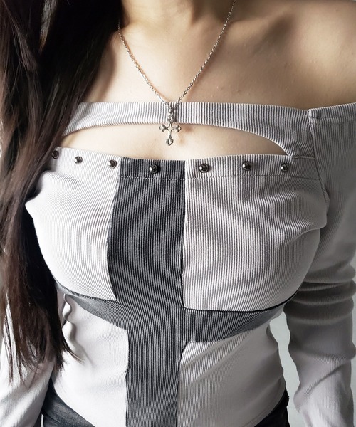 me+em select(ミームセレクト)の「【 2color 】十字架ヴィンテージクロスオフショルスリムリブトップス / vintage cross offshoulder slim lib tops(Tシャツ/カットソー・レディース・グレー/ブラック・FREE)」の20枚目の写真
