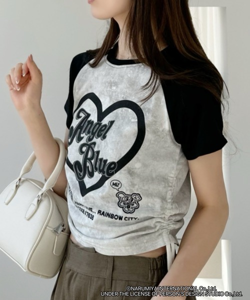 ANGEL BLUE(エンジェルブルー)の「【ANGEL BLUE】別注 エンジェルブルー 配色 ラグラン サイドギャザー ロゴプリントTシャツ(Tシャツ/カットソー・レディース・ブラック/ブルー/レッド・FREE)」の6枚目の写真