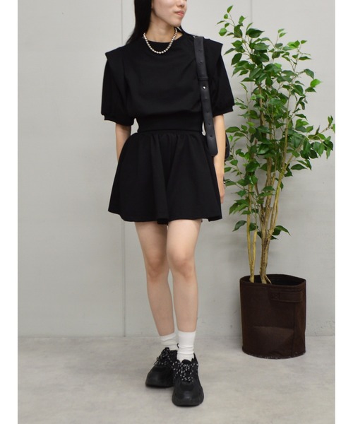 ＆soiree（アンドソワレ）の「パフスリーブトップス＆ショートパンツスウェットセットアップ（スウェット・レディース・グレー/ブラック・FREE）」の4枚目の写真