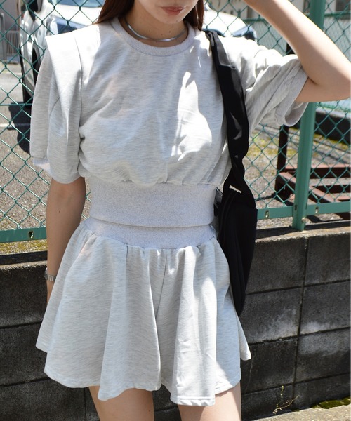 ＆soiree（アンドソワレ）の「パフスリーブトップス＆ショートパンツスウェットセットアップ（スウェット・レディース・グレー/ブラック・FREE）」の12枚目の写真