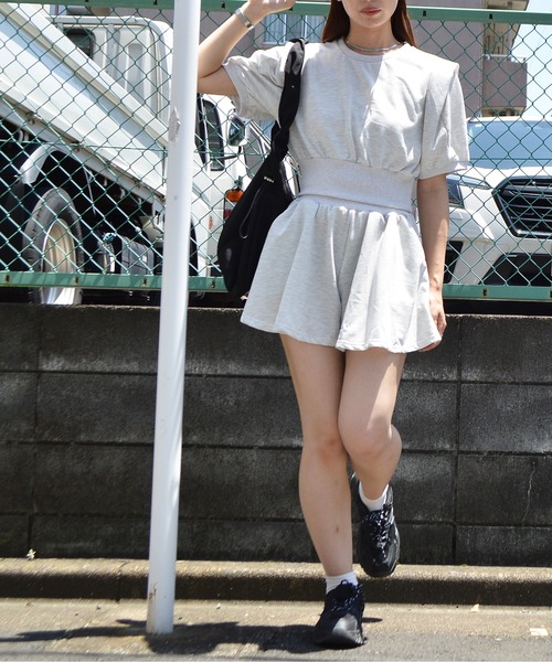 ＆soiree（アンドソワレ）の「パフスリーブトップス＆ショートパンツスウェットセットアップ（スウェット・レディース・グレー/ブラック・FREE）」の20枚目の写真