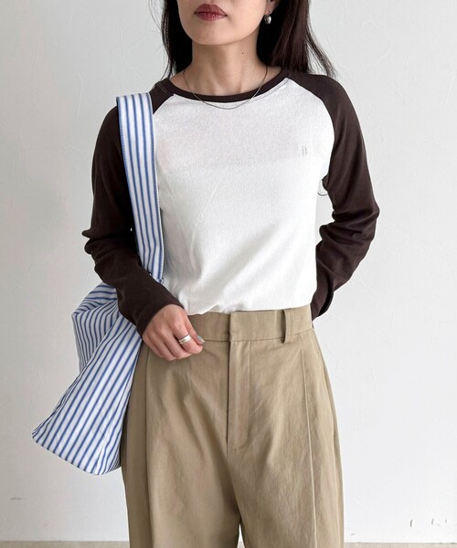 fredy emue（フレディエミュ）の「シアーラグランロンＴシャツ（Tシャツ/カットソー・レディース・オフホワイト/チャコールグレー/ブラウン・38）」の3枚目の写真