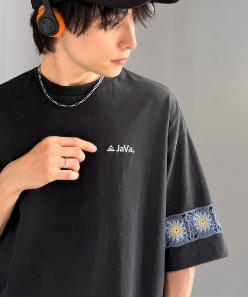 Java(ジャバ)の「《JaVaジャバコラボ》袖先に遊びと清涼感を。綿100%袖クロシェ編み 配色切り替えデザインTシャツ(Tシャツ/カットソー・メンズ・ホワイト/ブラック/ベージュ・LARGE/SMALL/MEDIUM)」の11枚目の写真