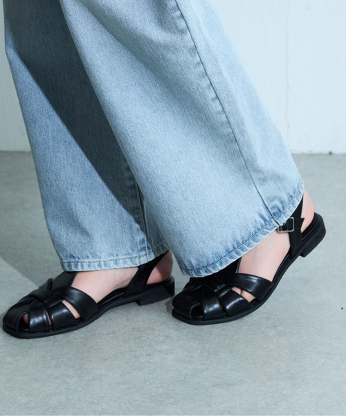 COLONY 2139(コロニートゥーワンスリーナイン)の「グルカサンダル(サンダル・レディース・ブラック/ベージュ・LARGE/MEDIUM)」の2枚目の写真