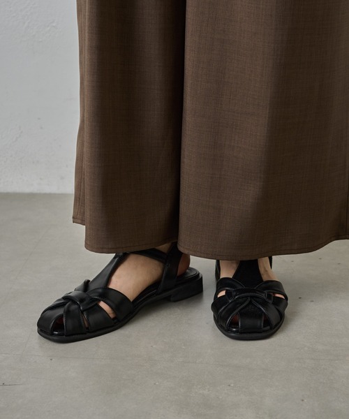 COLONY 2139(コロニートゥーワンスリーナイン)の「グルカサンダル(サンダル・レディース・ブラック/ベージュ・LARGE/MEDIUM)」の9枚目の写真