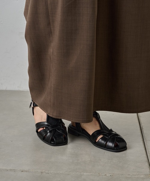 COLONY 2139(コロニートゥーワンスリーナイン)の「グルカサンダル(サンダル・レディース・ブラック/ベージュ・LARGE/MEDIUM)」の10枚目の写真