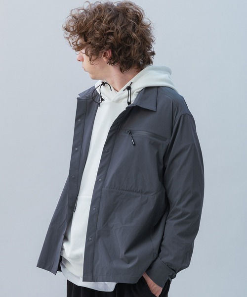 +phenix(プラスフェニックス)の「+phenix(プラスフェニックス) AIRFLOW LONG SLEEVE SHIRT / エアフロー ロングスリーブシャツ(シャツ/ブラウス・メンズ・ブラック/ホワイト/チャコール・L/M/XL)」の5枚目の写真