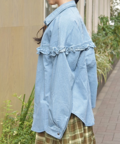 axes femme（アクシーズファム）の「フリルデニムシャツ（シャツ/ブラウス・レディース・インディゴブルー/ケミカルウォッシュ・FREE）」の4枚目の写真